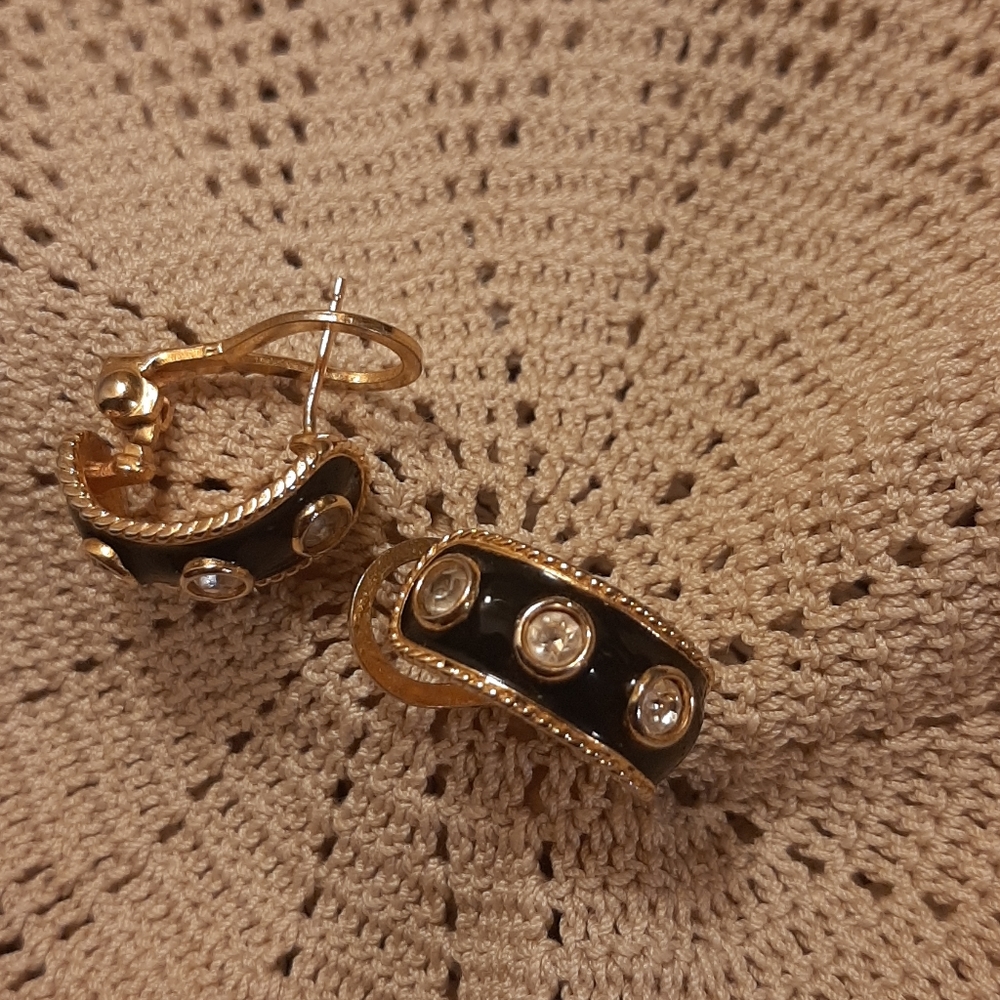 Modern Museum of Art Vintage style earrings